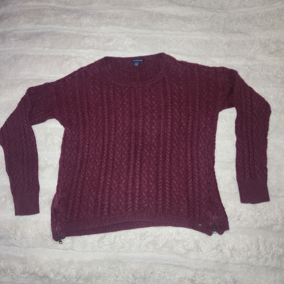 American Eagle Outfitters Sweaters - American Eagle Outfitters Women’s XL Burgundy Cable Knit Sweater Side Zip Slits